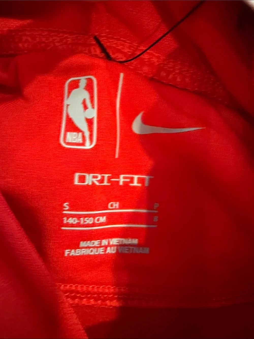 NBA Red Chicago Bulls Youth Hoodie Size Small / 8 NWT - C56-008